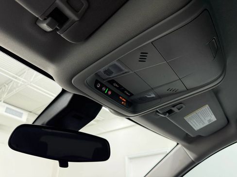 Used 2020 Chevrolet Equinox LT image 29