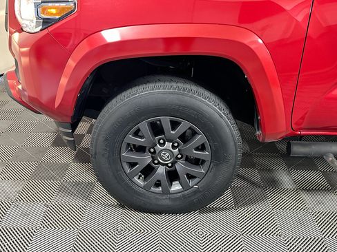 Used 2022 Toyota Tacoma SR5 RWD image 11