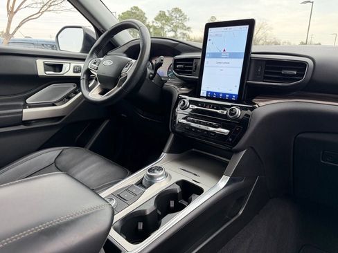 Certified 2022 Ford Explorer Limited w/ Limited Technology Package image 21