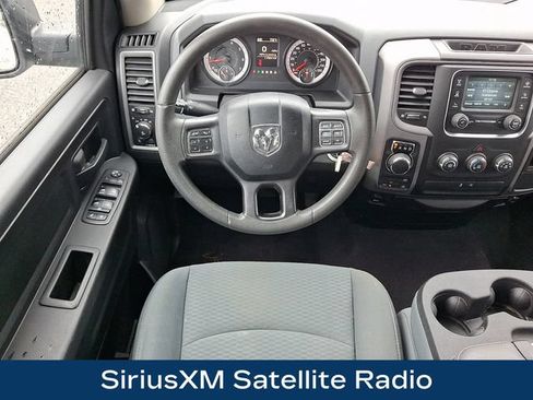 Used 2018 RAM 1500 Express AWD/4WD image 3