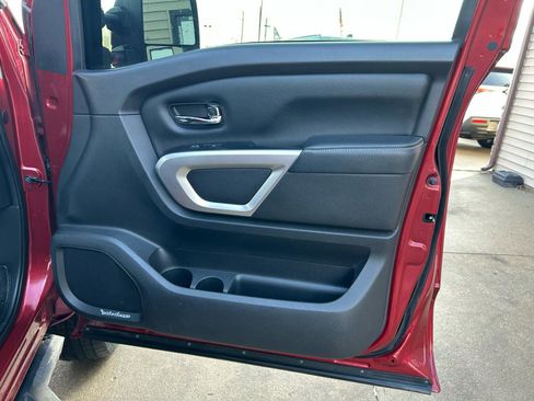 Used 2016 Nissan Titan PRO-4X w/ Pro-4x Convenience Package image 17