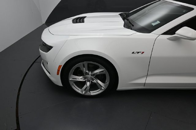 Used 2023 Chevrolet Camaro LT RWD image 9