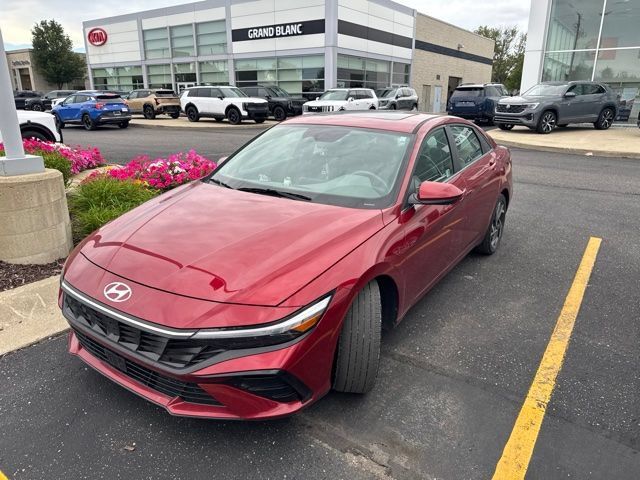 Used 2024 Hyundai Elantra SEL FWD image 2