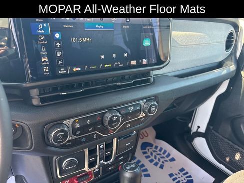 Certified 2025 Jeep Wrangler Willys 4xe image 27