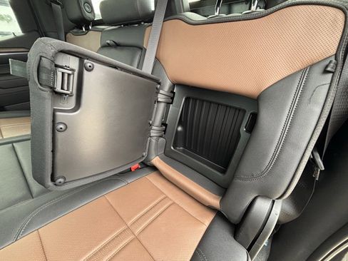 Used 2023 Chevrolet Silverado 1500 High Country image 34