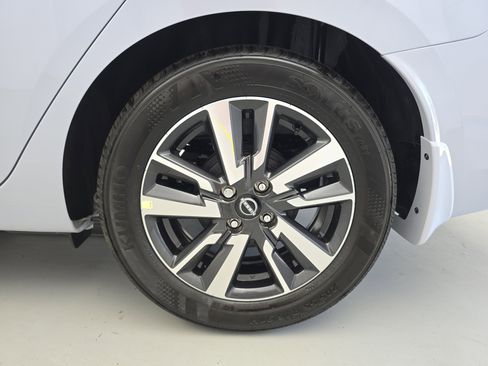 New 2025 Nissan Versa SV w/ Trunk Package image 31