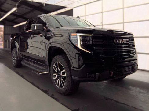 Used 2023 GMC Sierra 1500 AT4 w/ AT4 Premium Package AWD/4WD image 2