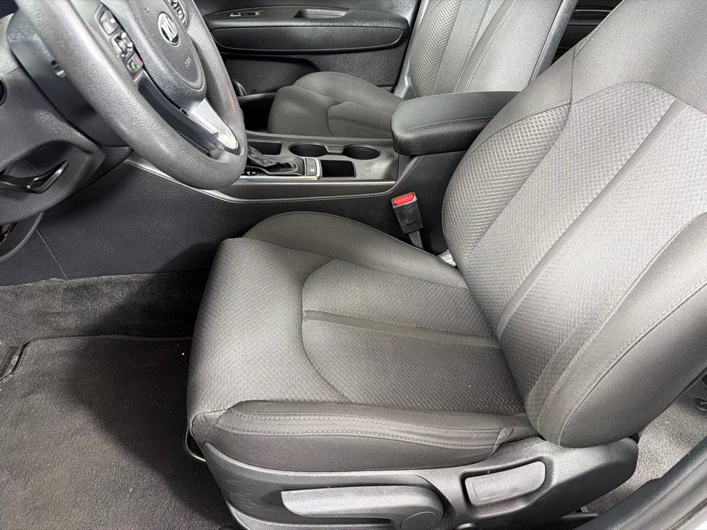 Used 2018 Kia Optima LX FWD image 12