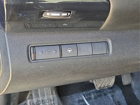 Used 2024 Nissan Pathfinder SV image 23