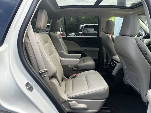 Certified 2023 Lincoln Aviator AWD w/ Premium Package image 37