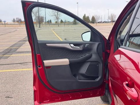 Used 2020 Ford Escape SEL image 4