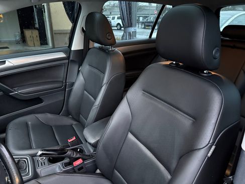 Used 2017 Volkswagen Golf Wolfsburg Edition image 12