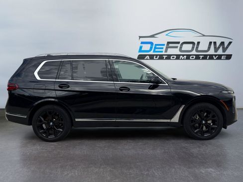 Used 2023 BMW X7 xDrive40i image 2