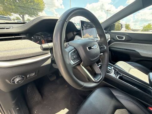 Used 2024 Jeep Compass Latitude AWD/4WD image 13