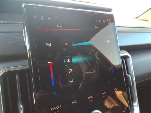 Used 2024 GMC Acadia Elevation image 19