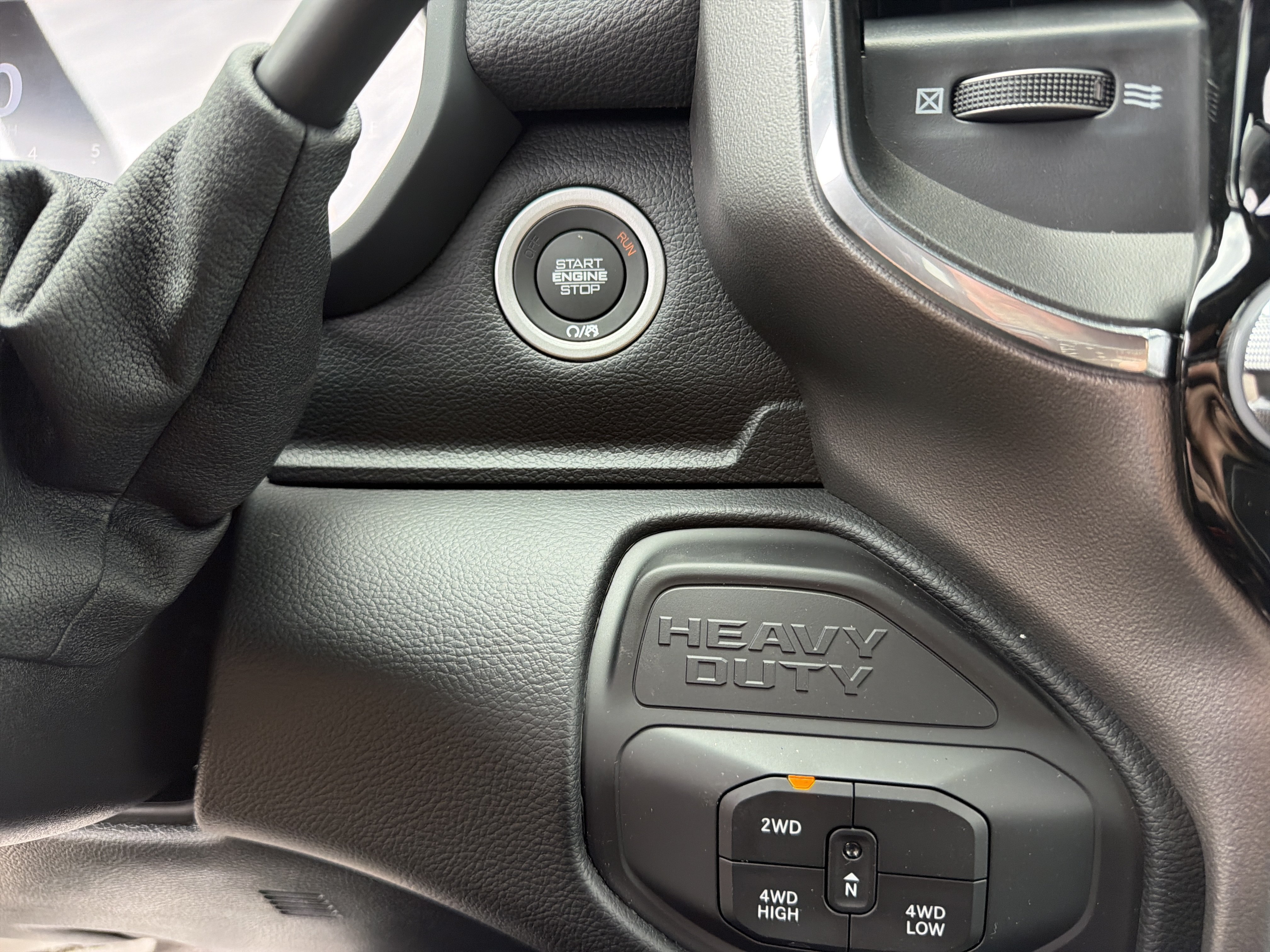 New 2026 RAM 2500 Laramie w/ Sport Appearance Package AWD/4WD image 22