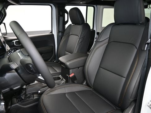 Used 2025 Jeep Wrangler Sahara AWD/4WD image 10