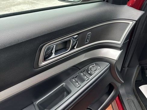 Used 2017 Ford Explorer XLT w/ Equipment Group 202A image 13