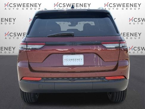 New 2025 Jeep Grand Cherokee Altitude image 4