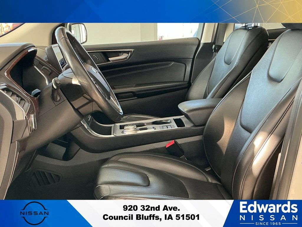 Used 2021 Ford Edge Titanium AWD/4WD image 25