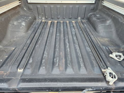 Used 2014 Nissan Frontier SL image 30