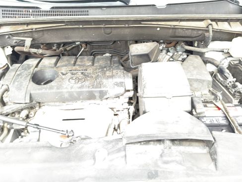 Used 2017 Toyota Highlander LE FWD image 25