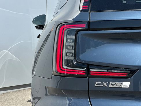New 2025 Volvo EX90 Plus image 30