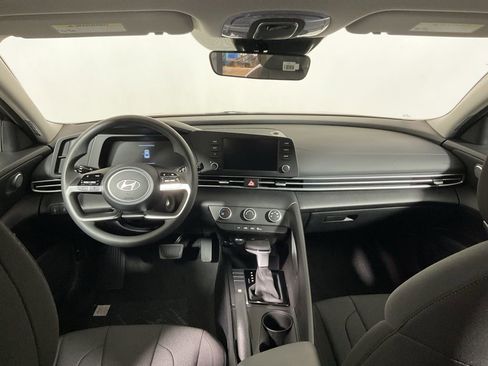 New 2025 Hyundai Elantra SE image 23