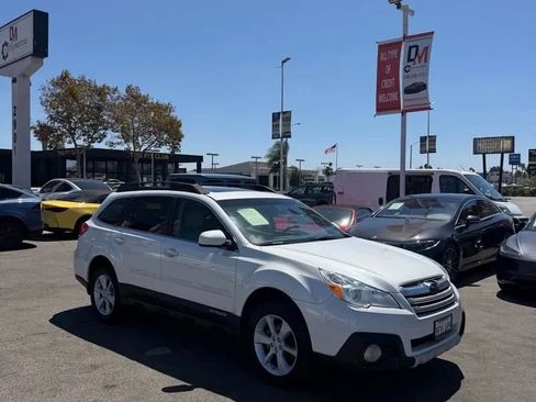 Used 2013 Subaru Outback 2.5i Limited w/ Moonroof Pkg AWD/4WD image 3