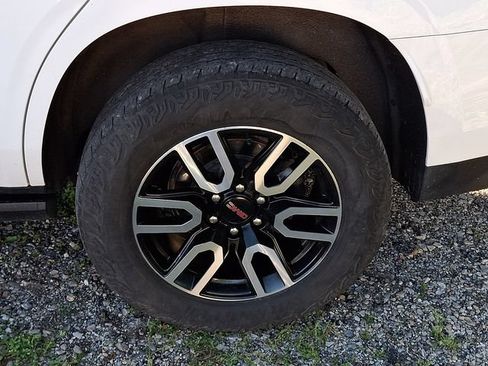 Used 2023 GMC Yukon AT4 AWD/4WD image 5
