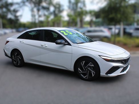 Used 2025 Hyundai Elantra Sport FWD image 14
