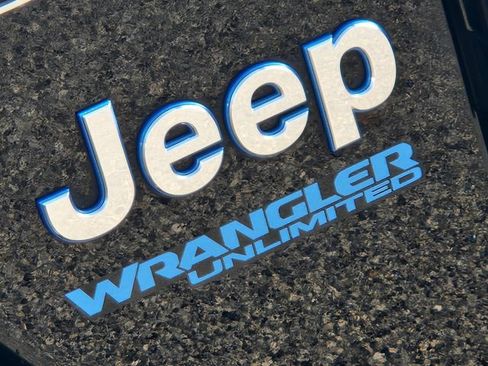 Used 2022 Jeep Wrangler Unlimited Sahara w/ Cold Weather Group AWD/4WD image 13