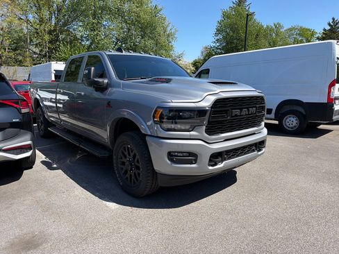 Used 2024 RAM 3500 Limited w/ Night Edition AWD/4WD image 4