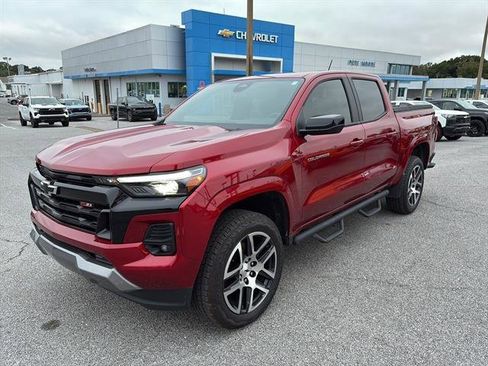 Used 2023 Chevrolet Colorado Z71 image 3
