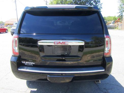 Used 2019 GMC Yukon Denali Ultimate w/ Denali Ultimate Package AWD/4WD image 9