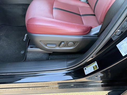 Certified 2025 MAZDA CX-70 Plug-In Hybrid w/ Premium Plus image 17