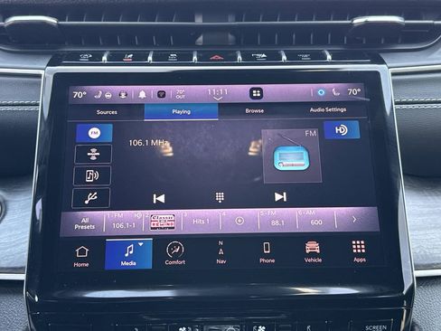 Used 2025 Jeep Grand Cherokee Limited w/ Luxury Tech Group II image 13