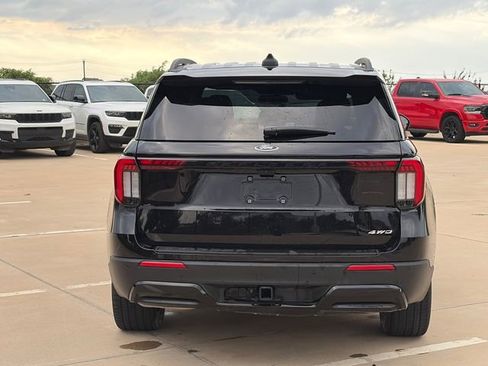 Used 2025 Ford Explorer ST-Line w/ ST-Line Street Pack image 8