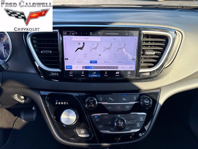 Used 2025 Chrysler Voyager LX FWD image 10