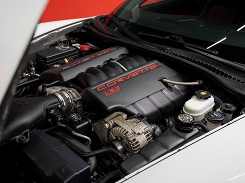 Used 2009 Chevrolet Corvette Coupe w/ Z51 Performance Package RWD image 17