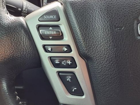 Used 2019 Nissan Titan SV w/ SV Convenience Package image 26