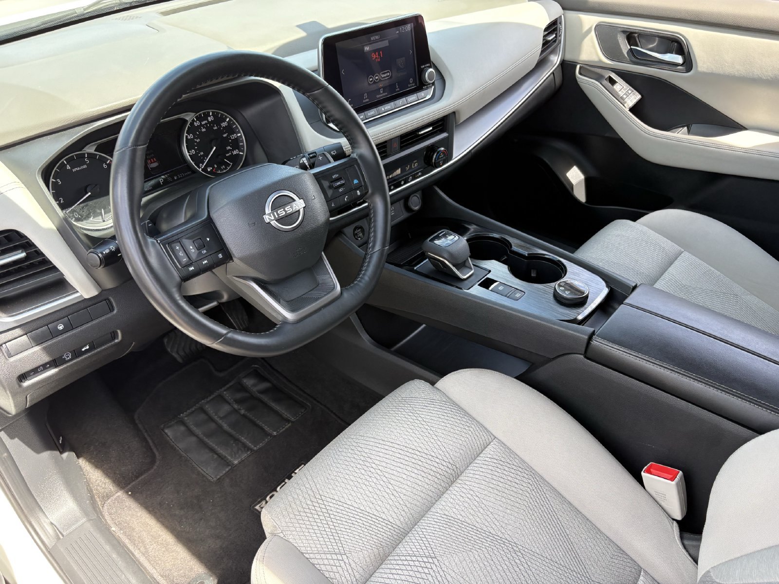 Used 2025 Nissan Rogue SV AWD/4WD image 23