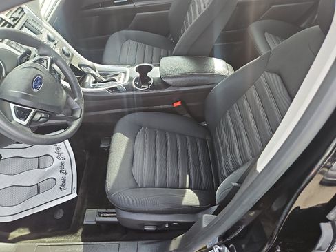 Used 2016 Ford Fusion SE image 10