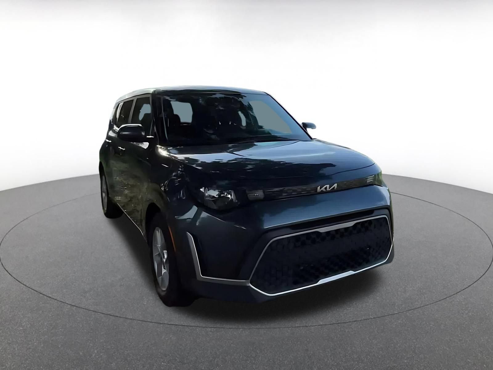 Used 2025 Kia Soul LX w/ LX Technology Package FWD image 3