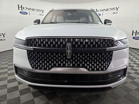 Certified 2025 Lincoln Navigator Reserve AWD/4WD image 3