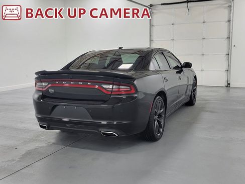 Used 2019 Dodge Charger SXT image 10