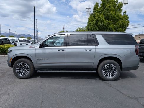 Used 2025 Chevrolet Suburban Z71 AWD/4WD image 10