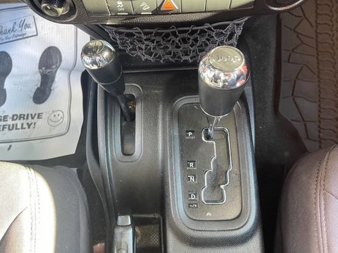 Used 2013 Jeep Wrangler Unlimited Sport image 15