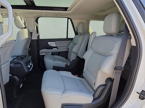 New 2026 Ford Expedition Active image 10