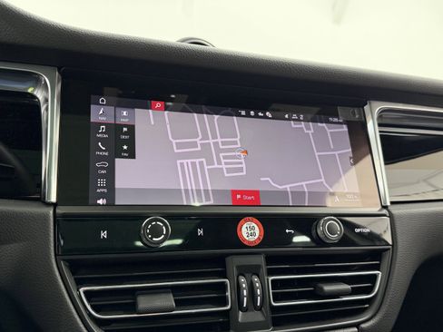 Certified 2025 Porsche Macan image 42